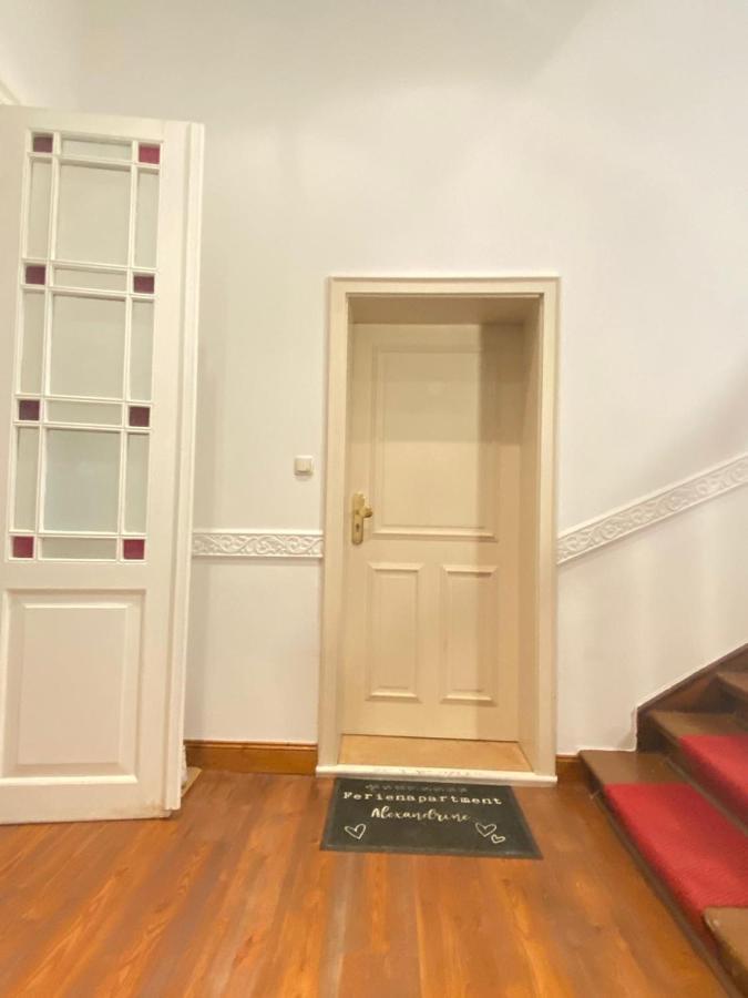 Das Ferienapartment Alexandrine Direkt Am Pfaffenteich Mit Eigenem Parkplatz ชเวียรีน ภายนอก รูปภาพ