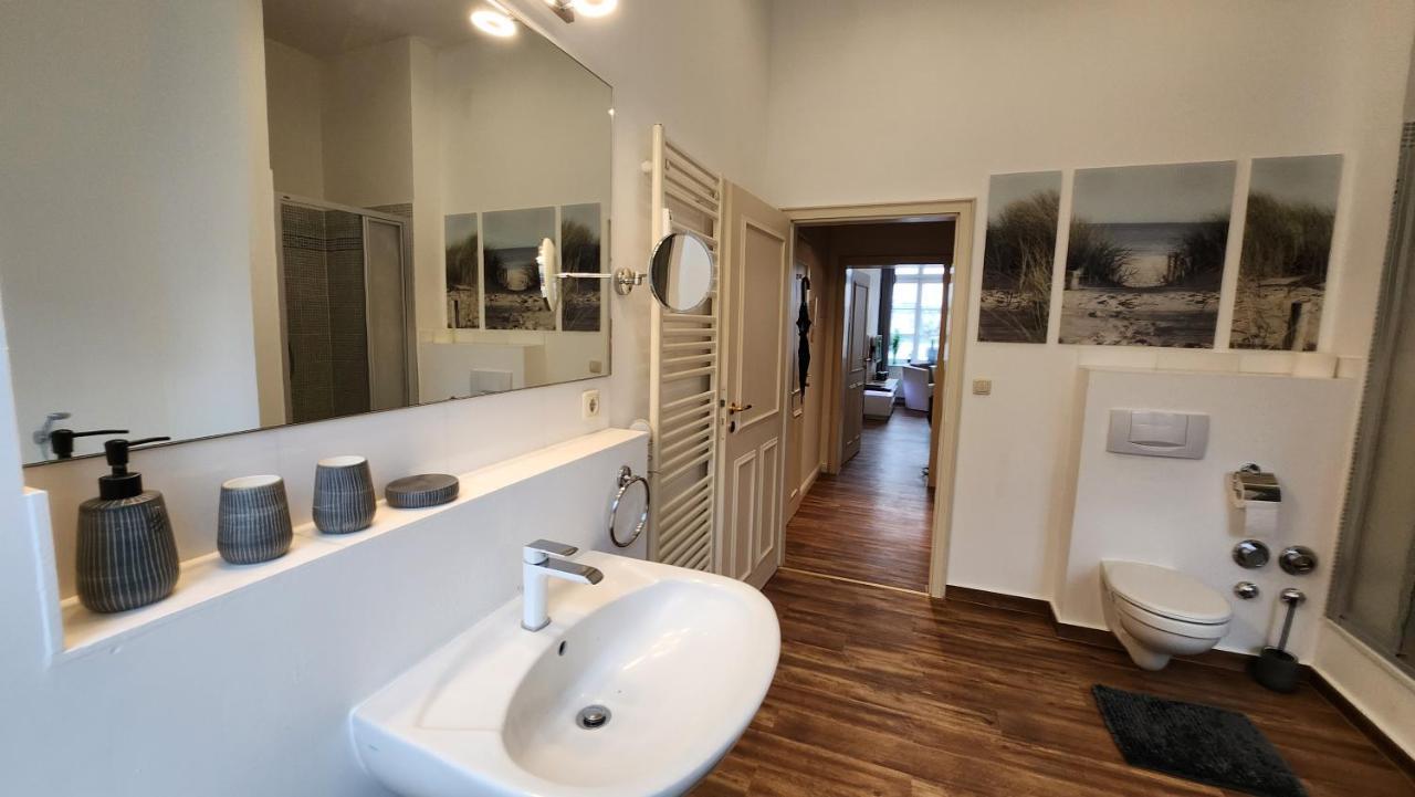 Das Ferienapartment Alexandrine Direkt Am Pfaffenteich Mit Eigenem Parkplatz ชเวียรีน ภายนอก รูปภาพ