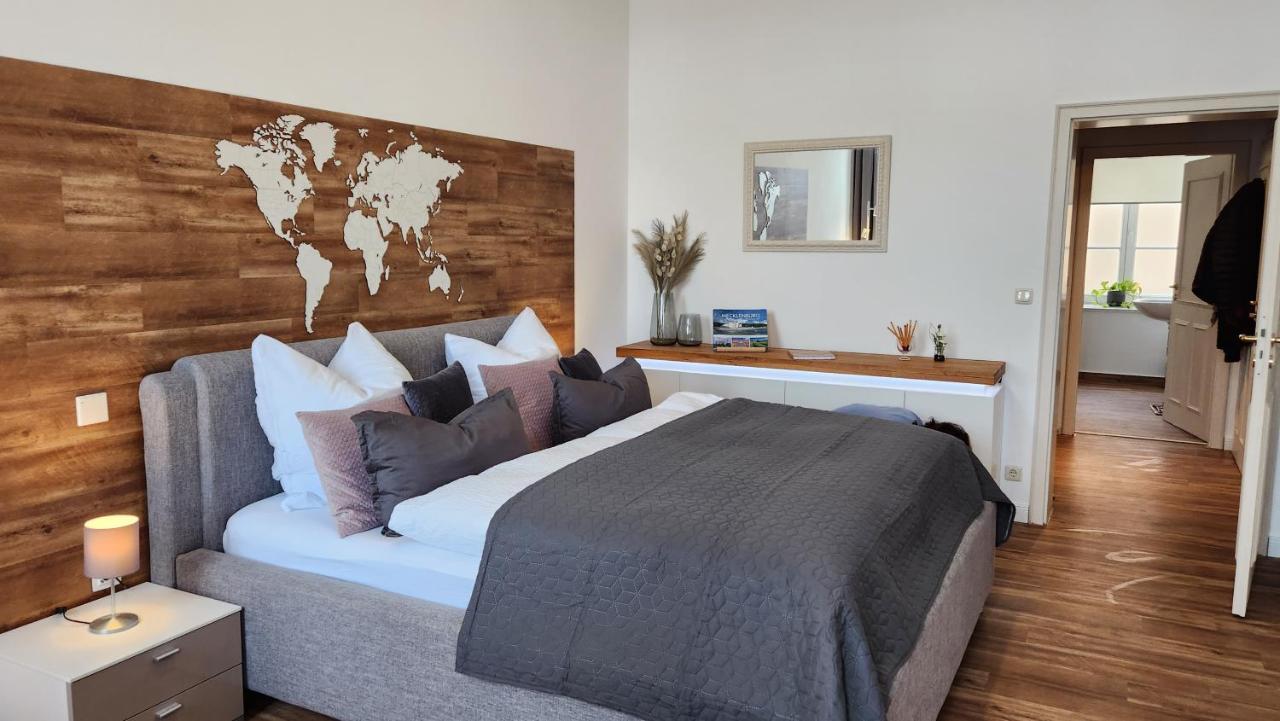 Das Ferienapartment Alexandrine Direkt Am Pfaffenteich Mit Eigenem Parkplatz ชเวียรีน ภายนอก รูปภาพ