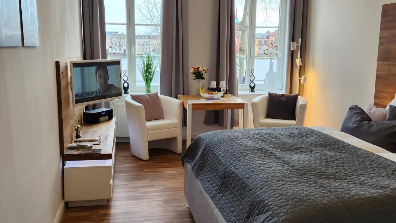 Das Ferienapartment Alexandrine Direkt Am Pfaffenteich Mit Eigenem Parkplatz ชเวียรีน ภายนอก รูปภาพ