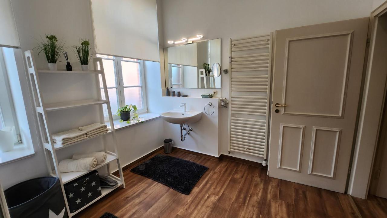 Das Ferienapartment Alexandrine Direkt Am Pfaffenteich Mit Eigenem Parkplatz ชเวียรีน ภายนอก รูปภาพ